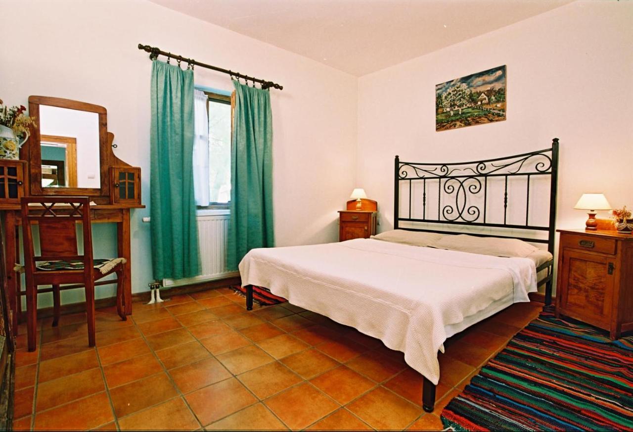 Hotel Salas 137 Cenej Exteriér fotografie
